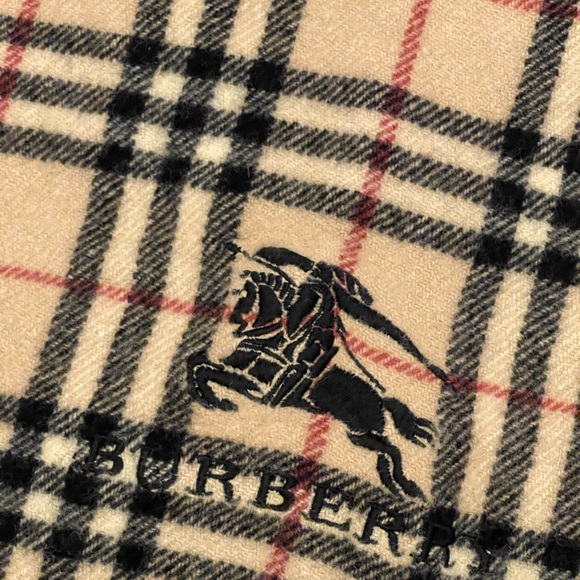 Burberry mini blanket/shawl - Picture 4 of 8